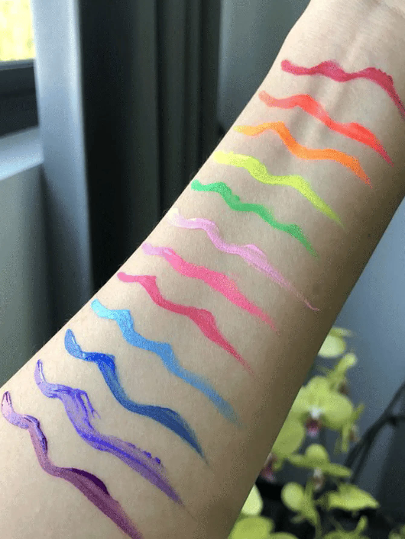 Delineador Neón 12 Colores – ¡Resalta tu Mirada con Estilo!
